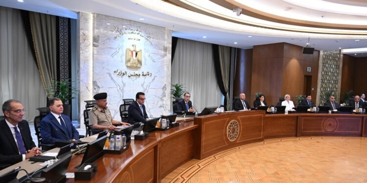 مجلس الوزراء يوافق على 5 مشروعات لاتفاقيات التزام بترولية بقيمة 200 مليون دولار