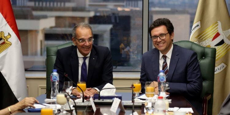 وزير الاتصالات: التعاون مع وزارة الثقافة لتوثيق التراث المصرى وإتاحته من خلال وسائل رقمية