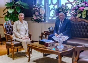 وزيرة البيئة تستقبل محافظ الوادي الجديد لبحث الفرص الاستثمارية بقطاع المخلفات الزراعية