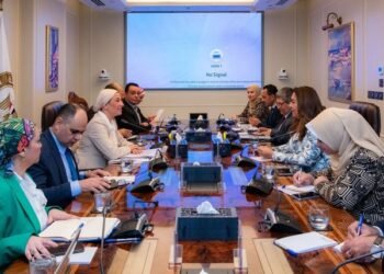 وزيرتا البيئة والتنمية المحلية تناقشان مستجدات ملفات المخلفات الصلبة 2024 – 2025