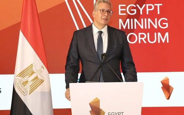 البترول: مصر تمتلك احتياطى من الذهب يقد بـ 7,3 مليون أوقية حاليًا