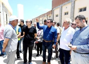 وزير الإسكان يتفقد محطة التحلية بالضبعة ويتابع مخطط إستعمالات الأراضي