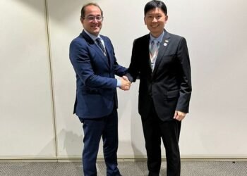 المالية: الموانئ البحرية والطاقة المتجددة مجالاً واعدًا للتعاون الاقتصادي مع سنغافورة