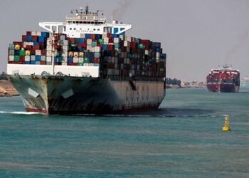 هجمات الحوثيين ترفع انبعاثات الشحن البحري الكربونية إلى 23 مليون طن في النصف الأول