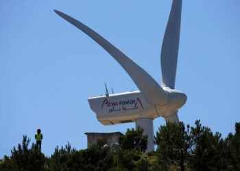 أكوا باور توقع اتفاقيات تمويل لمشروع طاقة شمسية في أوزبكستان