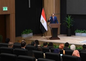 رئيس الوزراء: حل مشكلة الكهرباء وأسعار السلع على رأس أولوياتنا