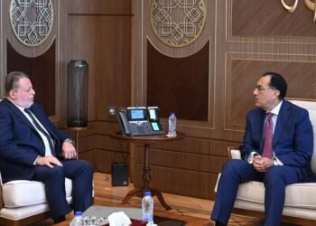 رئيس الوزراء ومحافظ المركزي يبحثان سبل زيادة الحصيلة الدولارية