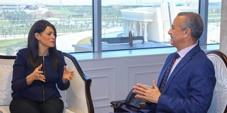 التخطيط تستقبل رئيس الجهاز المركزي للتعبئة لمناقشة ملفات عمل الجهاز