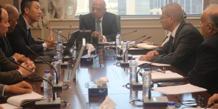 وزير الكهرباء يبحث مع مسئولي شركة ستيت جريد تطوير الشبكة القومية الموحدة