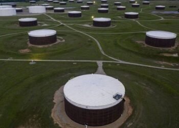 أسعار النفط تعاود الارتفاع بعد تراجعه 5% في 3 جلسات