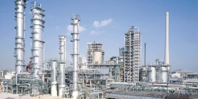 “أنابيب البترول” تستثمر 1.2 مليار جنيه لإنشاء خط جديد لنقل الخام