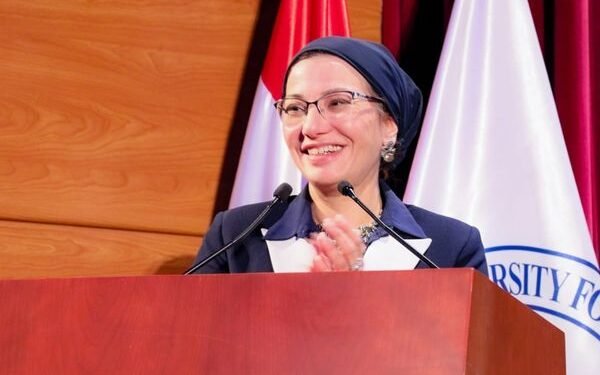 البيئة تشارك جامعة مصر للعلوم والتكنولوجيا حفل تخرج دفعة جديدة من كلية الطب البشرى