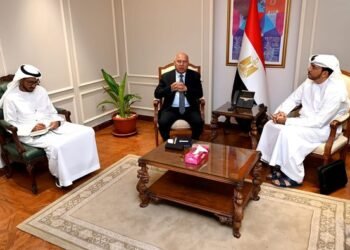 إقامة منطقة صناعية إماراتية تضم مشروعات إنتاج الطاقة الشمسية وطاقة الرياح