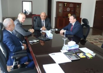 وزير الكهرباء يبحث مع أكوا باور دعم مجالات الطاقات الجديدة والمتجددة والهيدروجين الأخضر