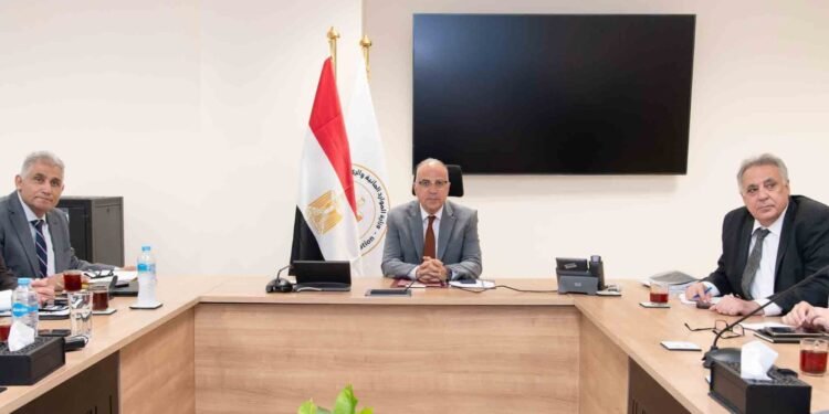 النقل توقع مذكرة تفاهم لتصنيع المنتجات الكهربائية ذات الجهد المنخفض والمتوسط في مصر