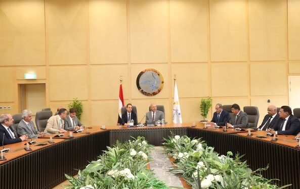 النقل توقع عقد تحديث أنظمة الخط الأول لمترو أنفاق القاهرة الكبرى