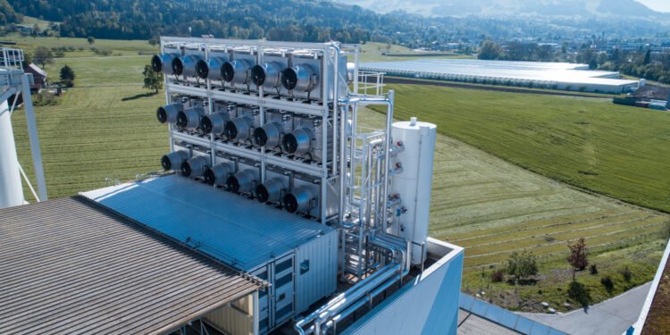  أدنوك تتعاون مع بتروناس وستوريجا في التقاط وتخزين الكربون