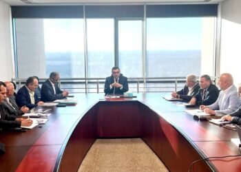 وزير الإسكان يستعرض التقنيات الحديثة المستخدمة في مجال تحلية مياه البحر و الإستفادة منها