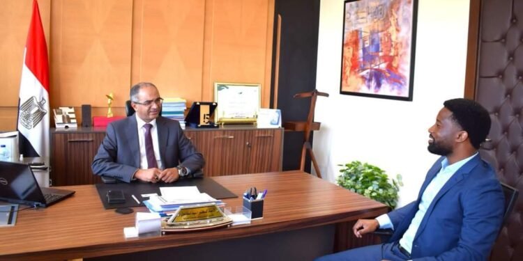 نائب وزير الإسكان يبحث فرص التعاون مع شركة هولندية لتنفيذ محطات المياه