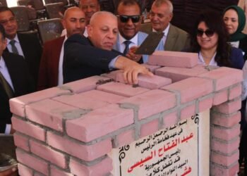 محافظ أسيوط يضع حجر أساس مجمع الصناعات الصغيرة بالمنطقة الصناعية بقرية الصفا ببني غالب