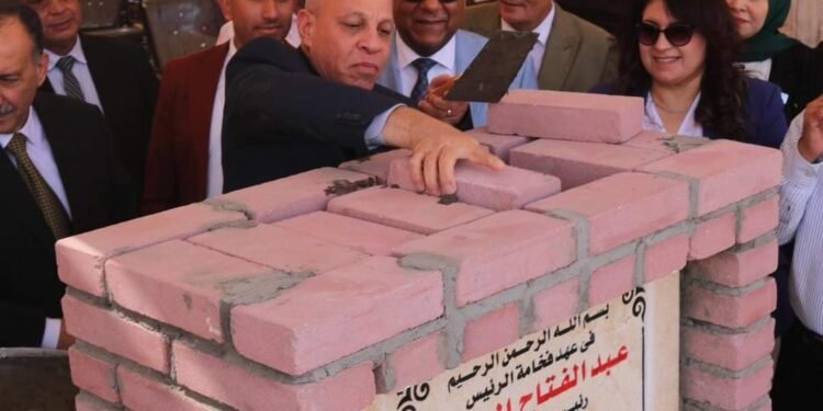 محافظ أسيوط يضع حجر أساس مجمع الصناعات الصغيرة بالمنطقة الصناعية بقرية الصفا ببني غالب