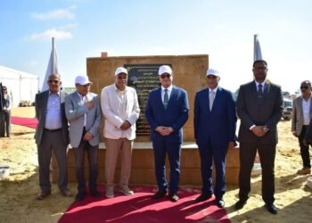وزير الإسكان يضع حجر الأساس للمجمع الصناعي الأخضر بالعلمين الجديدة
