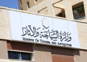⁠وزير السياحة والآثار يصدر قرارات وزارية لعدد من شركات السياحة المخالفة