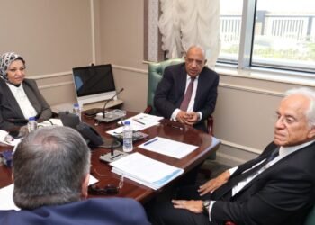 وزير الكهرباء يبحث مع “كوبولوزيس اليونانية” مستجدات مشروع الربط الكهربائي بين مصر واليونان