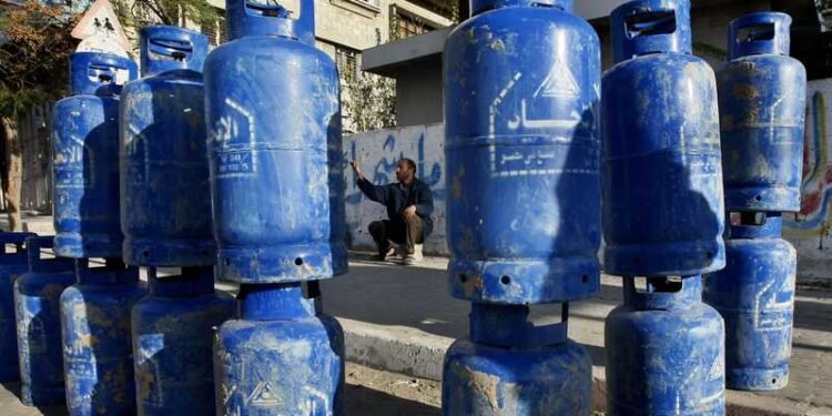وزارة البترول تقرر زيادة سعر أسطوانة الغاز المنزلي والتجاري 50 جنيهًا