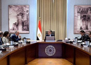 الإسكان: جار تنفيذ 12 محطة تحلية جديدة بطاقة إجمالية 136 ألف م3/يوم