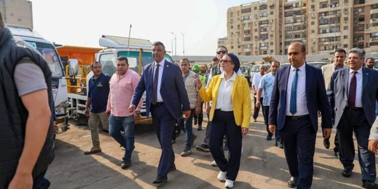 وزيرة البيئة تتفقد إدارة المخلفات الصلبة بجراج النزهة والمحطة الوسيطة بالمطرية
