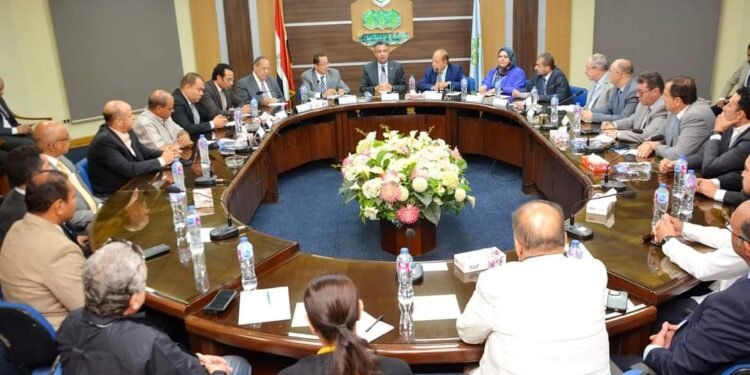 وزير التموين يبحث طرح المشروعات والفرص التجارية علي المستثمرين