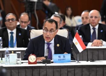 رئيس الوزراء يشارك بجلسة “التحول الصناعي وتحديث الزراعة والتنمية الخضراء”