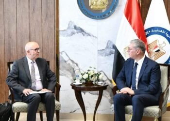 وزير البترول : البنك الدولي يساهم بقيمة 300 مليون دولار لتوصيل الغاز للمنازل بمصر