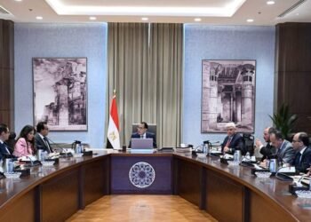 رئيس الوزراء يستعرض مخططًا لتطوير مستشفيات “قصر العيني”