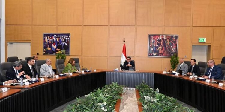 وزير الإسكان يتابع  تنفيذ وحدات  “سكن لكل المصريين” بالمدن الجديدة