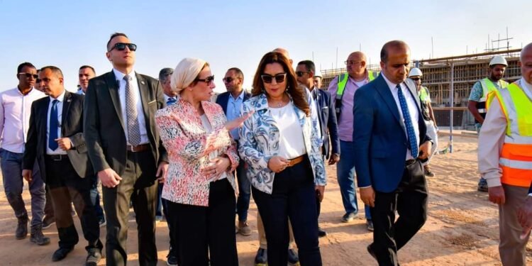 وزيرة البيئة تتفقد إنشاء أول مدينة متكاملة للمخلفات الصلبة بالعاشر من رمضان