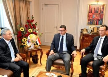 وزير الإسكان يستقبل سفير كوريا الجنوبية بالقاهرة لبحث مجالات التعاون بين البلدين