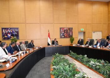 وزير الإسكان يتفقد مشروعات زيادة إمداد مياه القاهرة الجديدة من المياه العكرة