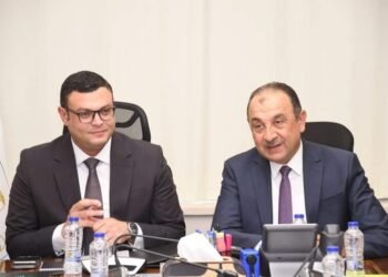 الإسكان تبحث تطوير الأصول التابعة لشركات وزارة قطاع الأعمال العام