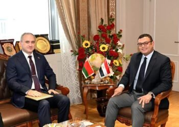 وزير الإسكان يستقبل سفير بيلاروسيا بالقاهرة لبحث التعاون بين البلدين