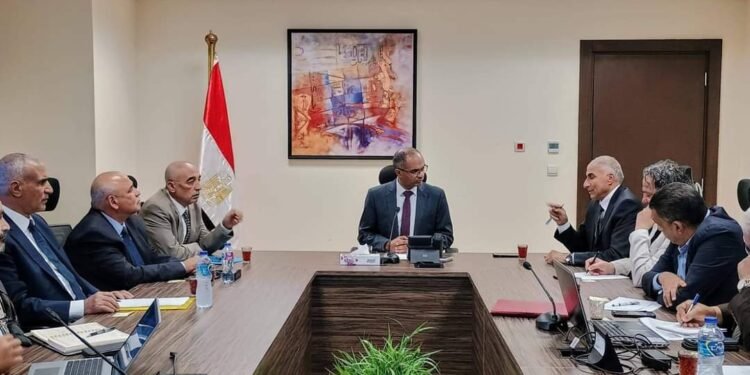 نائب وزير الإسكان يتابع موقف التطور العمراني والمرافق بتوسعات مدينة الشيخ زايد