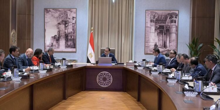 رئيس الوزراء يستعرض مشروعا لإقامة مركز بيانات أخضر من خلال أحد التحالفات