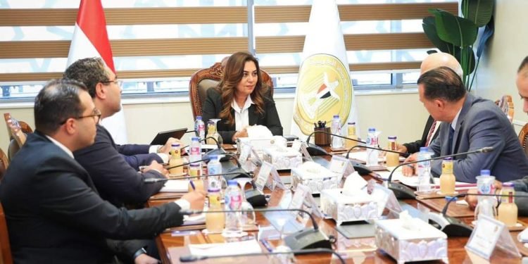 التنمية المحلية تبحث مع إي فاينانس تقديم طلبات التصالح علي مخالفات البناء إلكترونيًا