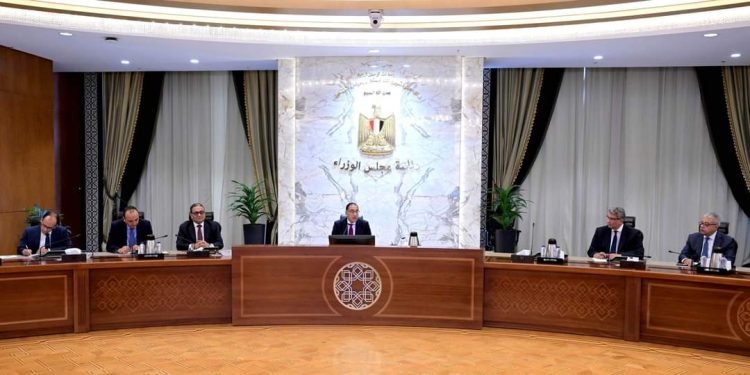 رئيس الوزراء يلتقي السفراء المنقولين لتولي البعثات المصرية بالخارج