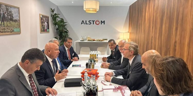 وزير النقل يبحث مع رئيس الستوم العالمية إنشاء مجمع صناعي بمدينة برج العرب