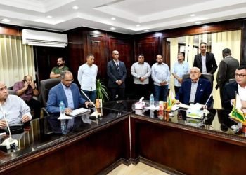 وزير الإسكان ومحافظ الأقصر يتابعان موقف خدمات مياه الشرب والصرف الصحي