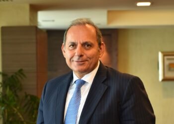 هشام عكاشه: إصدار البنك الأهلي لتقرير الصيرفة المسؤولة يؤكد ريادته في التمويل المستدام