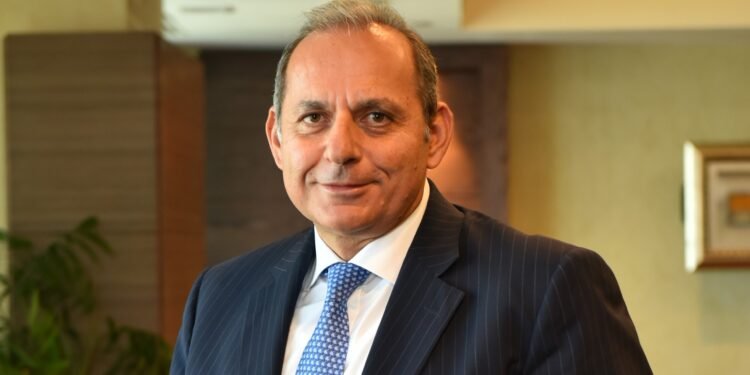 هشام عكاشه: إصدار البنك الأهلي لتقرير الصيرفة المسؤولة يؤكد ريادته في التمويل المستدام