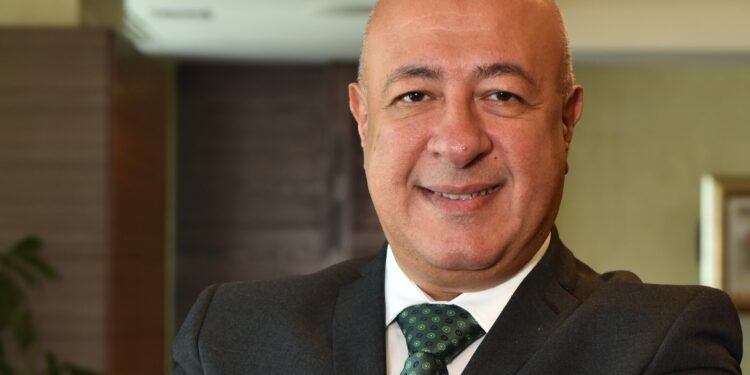 هشام عكاشه: إصدار البنك الأهلي لتقرير الصيرفة المسؤولة يؤكد ريادته في التمويل المستدام